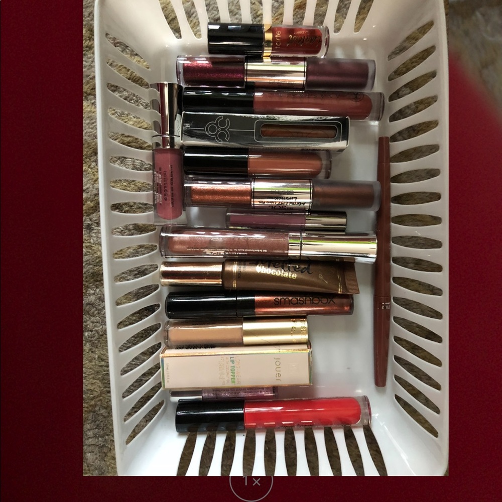 Luxury lipglosses and liquid lipstick